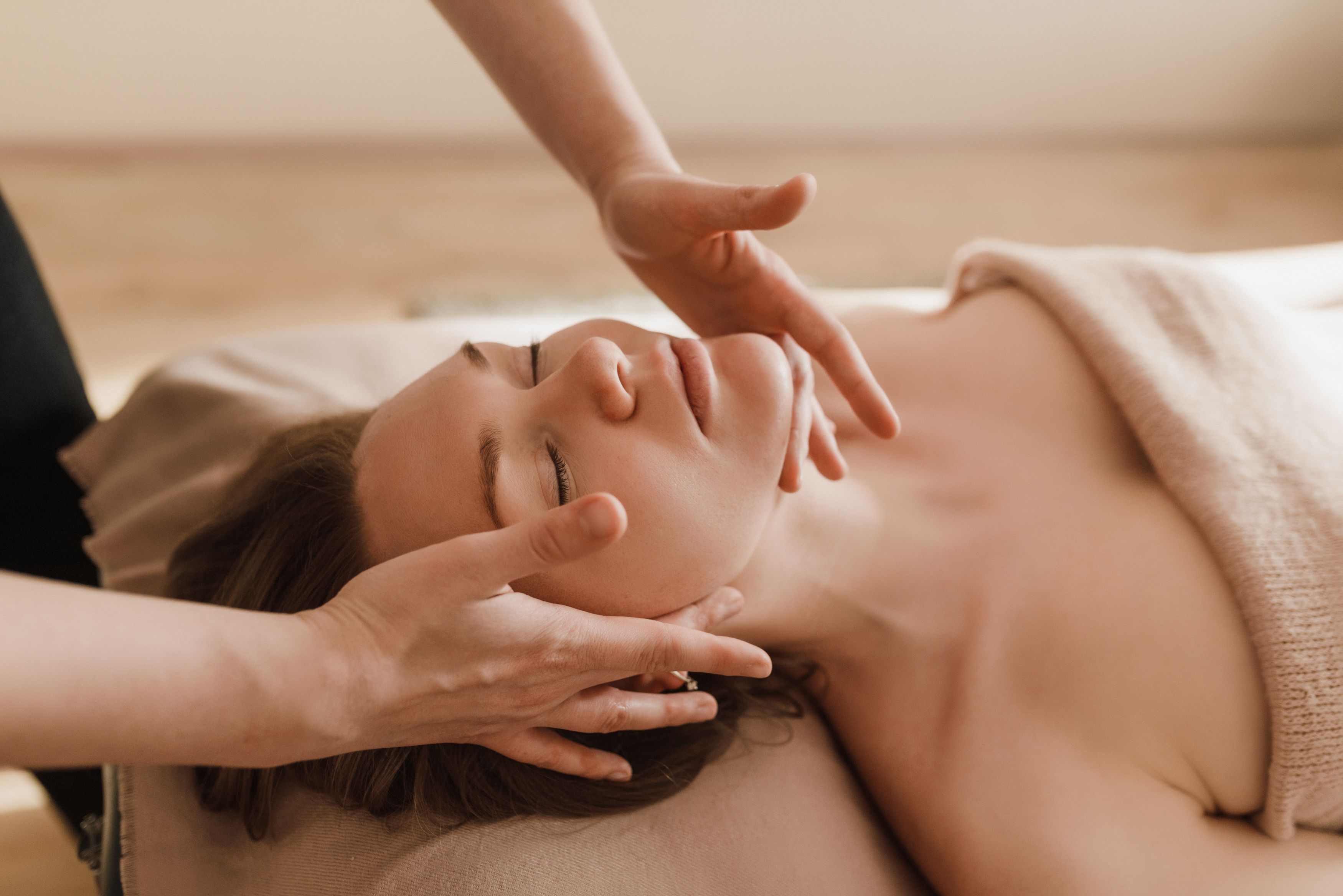 Masaje facial y podal Cielo y Tierra - equilibra cuerpo y mente. 